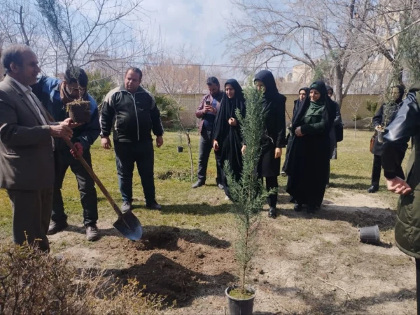 به مناسبت ۱۵ اسفندماه، روز درختکاری و هفته بزرگداشت محیط زیست و منابع طبیعی، مراسم کاشت نهال در پردیس فاطمه زهرا(س) اصفهان برگزار گردید.