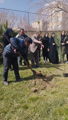 به مناسبت ۱۵ اسفندماه، روز درختکاری و هفته بزرگداشت محیط زیست و منابع طبیعی، مراسم کاشت نهال در پردیس فاطمه زهرا(س) اصفهان برگزار گردید.