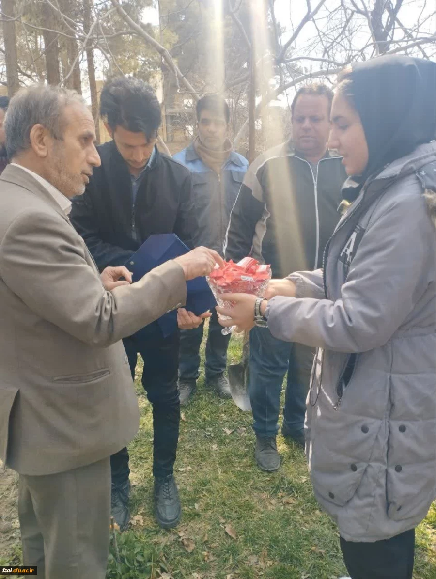به مناسبت ۱۵ اسفندماه، روز درختکاری و هفته بزرگداشت محیط زیست و منابع طبیعی، مراسم کاشت نهال در پردیس فاطمه زهرا(س) اصفهان برگزار گردید.