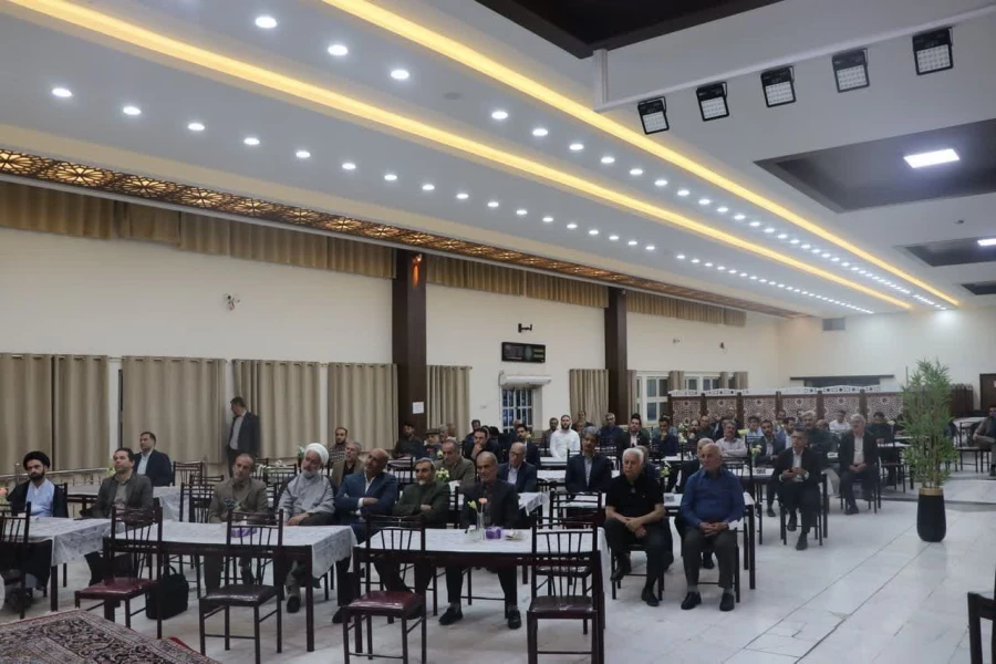 برگزاری ضیافت افطاری و جلسه هم اندیشی باحضور مسوولین و اساتید و ارائه گزارش مراکز و پردیس ها