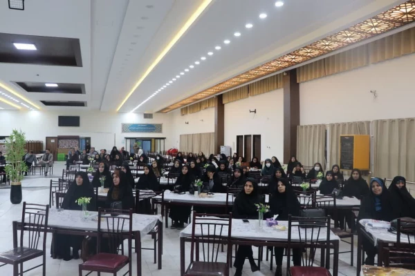 برگزاری ضیافت افطاری و جلسه هم اندیشی باحضور مسوولین و اساتید و ارائه گزارش مراکز و پردیس ها