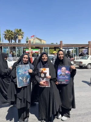 حضور مسئولین و دانشجو معلمان دانشگاه فرهنگیان پردیس فاطمه زهرا (س)اصفهان در مراسم تشییع سردار شهید زاهدی