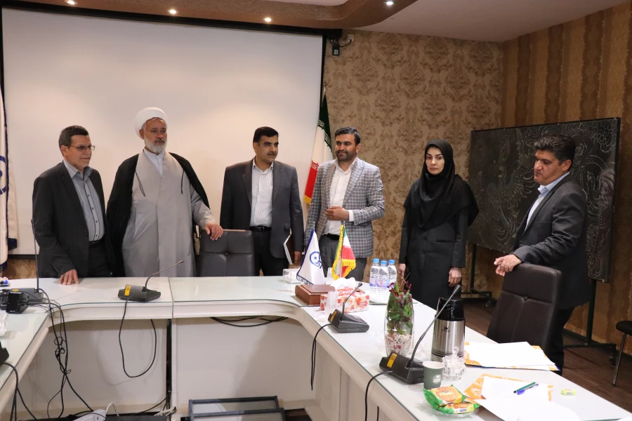 حضور دکتر کجباف ریاست دانشگاه فرهنگیان استان اصفهان ، دکتر حمزه نماینده مقام معظم رهبری در دانشگاه فرهنگیان اصفهان در پردیس فاطمه الزهرا(س) و بازدید میدانی از روند برگزاری دومین روز از مرحله استانی جشنواره تدریس برتر در پردیس فاطمه زهرا (س) 