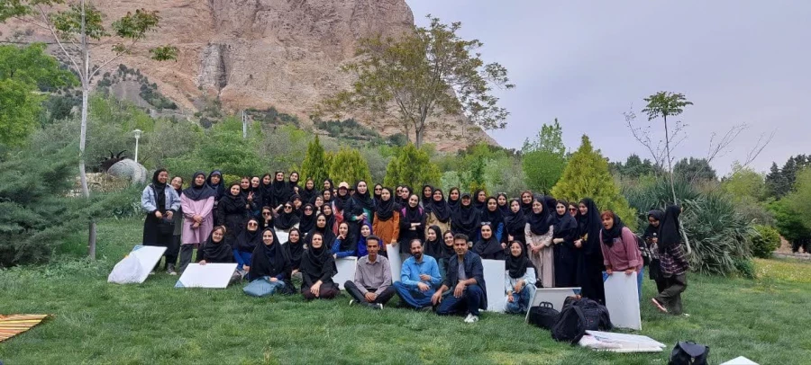 ورکشاپ تخصصی  دانشجویان هنر دختر پردیس فاطمه زهرا (س) اصفهان در بخش عملی (عکاسی و نقاشی) با حضور اساتید برجسته دانشگاه فرهنگیان در کوه صفه اصفهان