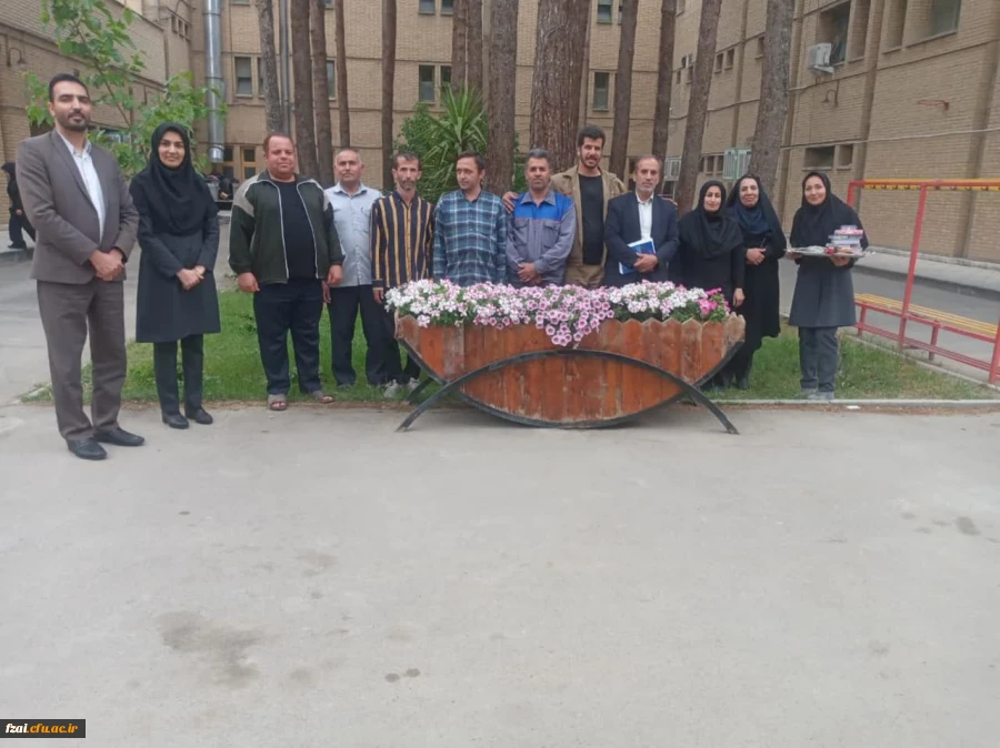 به مناسبت روز کارگر از زحمتکشان پردیس فاطمه زهرا (س) اصفهان تقدیر شد