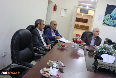 دکتر اکرمی رییس پردیس فاطمه زهرا (س) اصفهان با روسای اسبق دانشگاه فرهنگیان (تربیت معلم)دیدار کرد.

دیدارریاست پردیس با پیشکسوتان دانشگاه فرهنگیان اصفهان 
