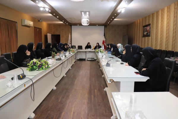 نشست صمیمانه دکتر اکرمی رییس پردیس فاطمه زهرا (س)  با نمایندگان آموزشی پردیس فاطمه زهرا (س) به مناسبت دهه سرآمدی آموزش وگرامیداشت مقام معلم 