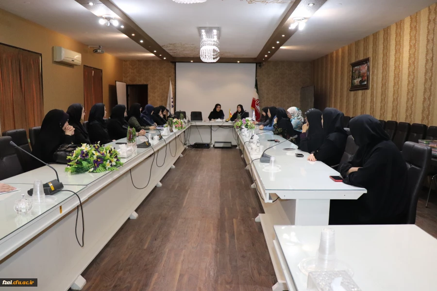 نشست صمیمانه دکتر اکرمی رییس پردیس فاطمه زهرا (س)  با نمایندگان آموزشی پردیس فاطمه زهرا (س) به مناسبت دهه سرآمدی آموزش وگرامیداشت مقام معلم 