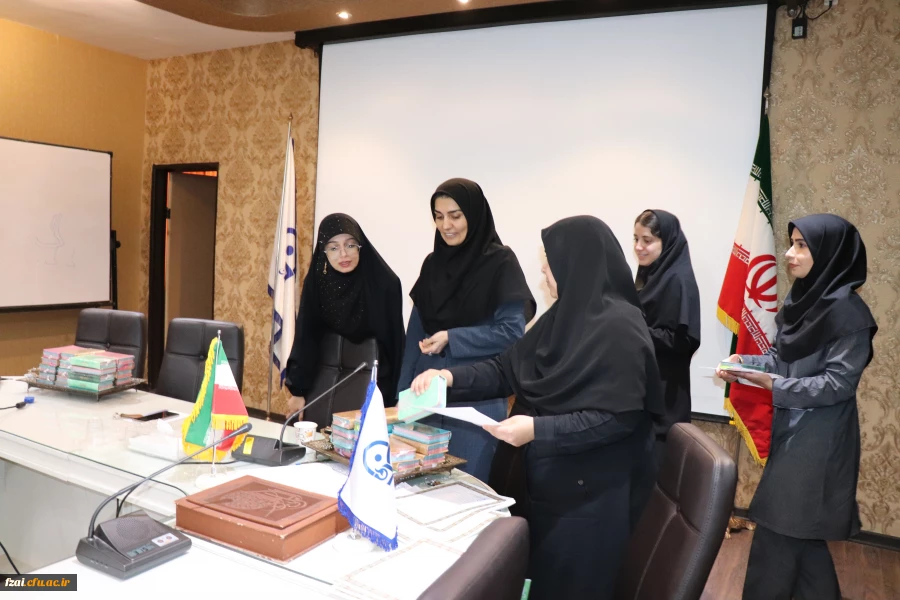 نشست صمیمانه دکتر اکرمی رییس پردیس فاطمه زهرا (س)  با نمایندگان آموزشی پردیس فاطمه زهرا (س) به مناسبت دهه سرآمدی آموزش وگرامیداشت مقام معلم 