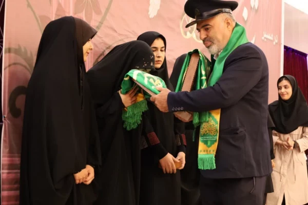 حضور پرچم متبرک حرم حضرت معصومه (س) در سالن شهید سلیمانی پردیس فاطمه زهرا (س) به مناسبت روز دختر