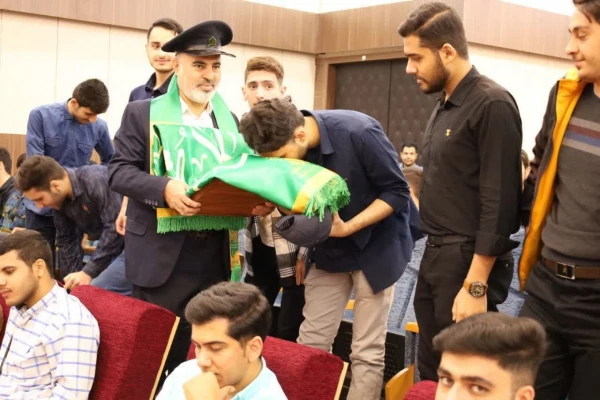 حضور پرچم متبرک حرم حضرت معصومه (س) در سالن شهید سلیمانی پردیس فاطمه زهرا (س) به مناسبت روز دختر