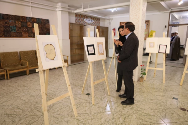 بازید رئیس امور پردیس های دانشگاه فرهنگیان استان اصفهان از نمایشگاه آثار دانشجویان پردیس فاطمه زهرا(س)