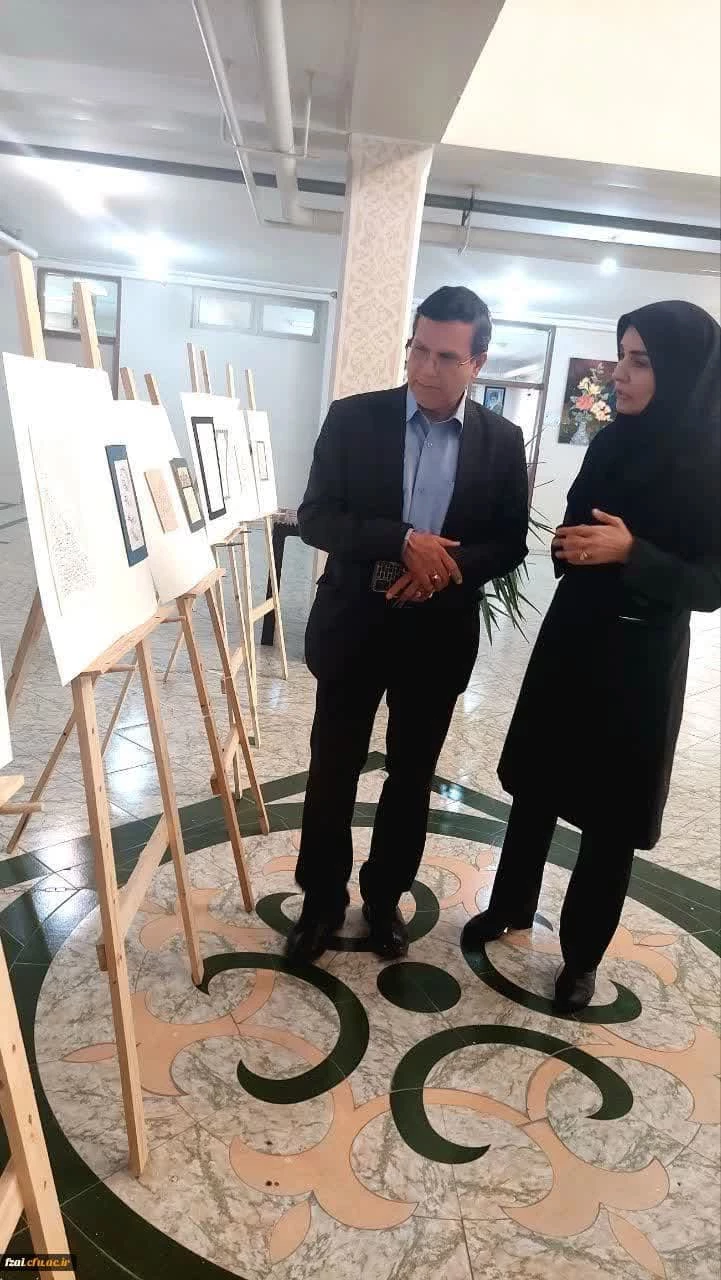  بازید رئیس امور پردیس های دانشگاه فرهنگیان استان اصفهان از نمایشگاه خط دانشجویان هنرپردیس فاطمه زهرا(س)اصفهان