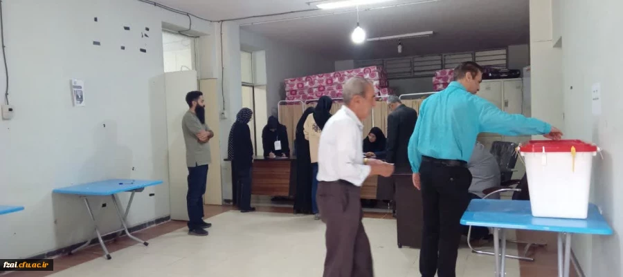 حضور پرشور اساتید، کارکنان، دانشجو معلمان و آحاد مردم در اانتخابات چهاردهمین دوره ریاست جمهوری
پردیس فاطمه زهرا (س) اصفهان
