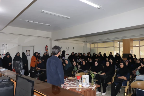 انجمن پژوهش با همکاری کانون شعر و ادب 
بزرگداشت حافظ را برگزار کرد