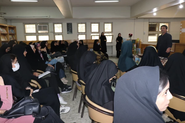 انجمن پژوهش با همکاری کانون شعر و ادب 
بزرگداشت حافظ را برگزار کرد