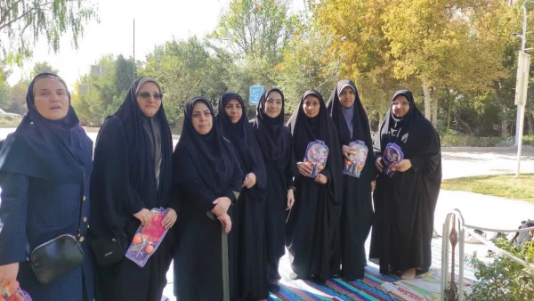 تربیت بدنی پردیس فاطمه زهرا اصفهان به طور هماهنگ با تمام پردیس ها و مراکز کل کشور پیاده روی برگزار کرد.