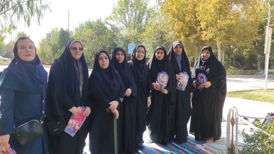 تربیت بدنی پردیس فاطمه زهرا اصفهان به طور هماهنگ با تمام پردیس ها و مراکز کل کشور پیاده روی برگزار کرد.