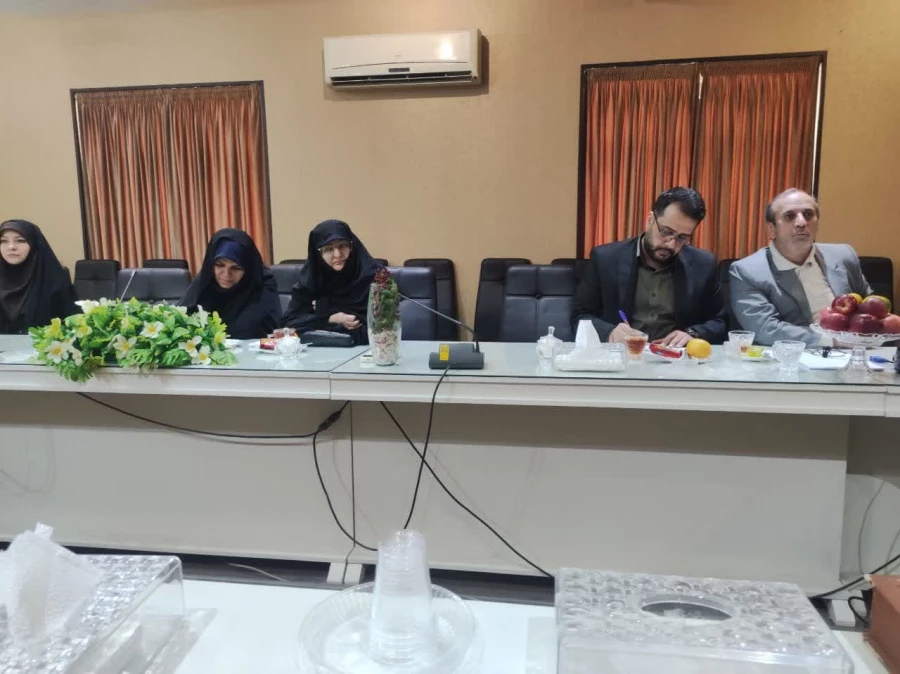 نشست سرپرستان سراهای دانشجویی دانشگاه با علی اکبر کجباف و هیات همراه