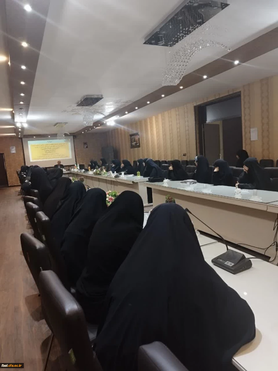 برگزاری میز گردی با موضوع مقایسه پوشش در غرب و ایران 