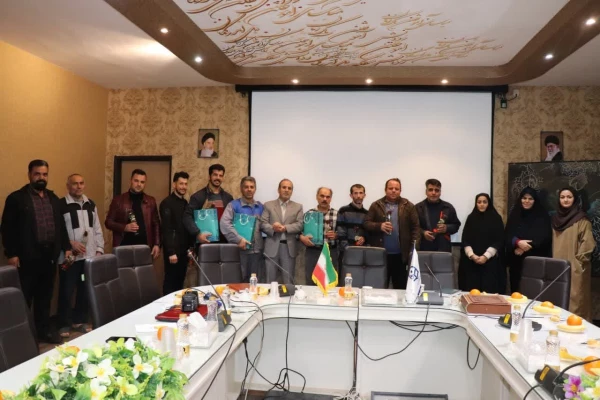 گرامیداشت سالروز ولادت با سعادت حضرت علی (ع) و اهدا لوح تبریک به کارکنان