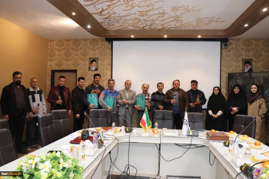 گرامیداشت سالروز ولادت با سعادت حضرت علی (ع) و اهدا لوح تبریک به کارکنان