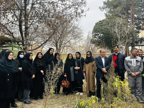 آیین کاشت نهال به مناسبت هفته درختکاری در پردیس فاطمه زهرا س برگزار شد