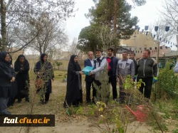 آیین کاشت نهال به مناسبت هفته درختکاری در پردیس فاطمه زهرا س برگزار شد