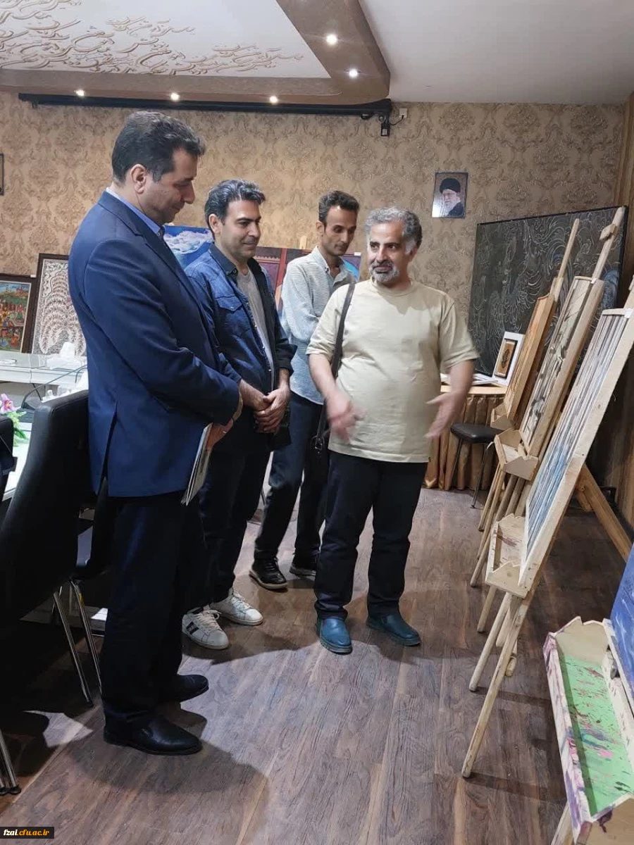 بازدید مدیر کل آموزش و پرورش استان اصفهان ازنمایشگاه آثاراساتید هنردانشگاه فرهنگیان 