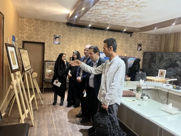 بازدید سرپرست دانشگاه فرهنگیان استان اصفهان ازنمایشگاه کتاب و آثار اساتید هنر دانشگاه فرهنگیان 