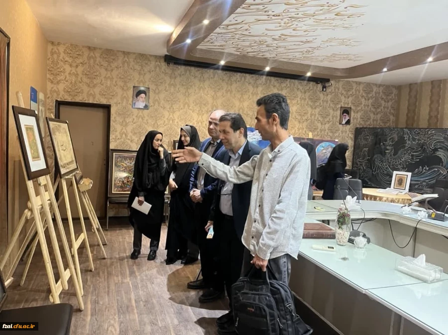 بازدید سرپرست دانشگاه فرهنگیان استان اصفهان ازنمایشگاه کتاب و آثار اساتید هنر دانشگاه فرهنگیان 