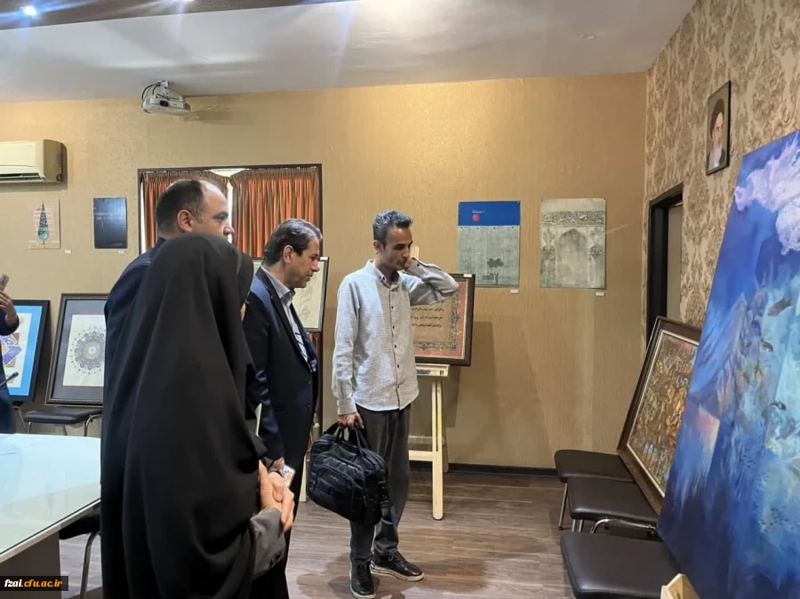 بازدید سرپرست دانشگاه فرهنگیان استان اصفهان ازنمایشگاه کتاب و آثار اساتید هنر دانشگاه فرهنگیان 