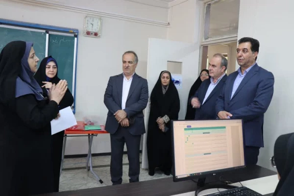 بازدید اکبر پناهی، سرپرست دانشگاه فرهنگیان اصفهان و محمدرضا نظریان، مدیر کل آموزش و پرورش استان از فرآیند مصاحبه متقاضیان ورود به دانشگاه فرهنگیان