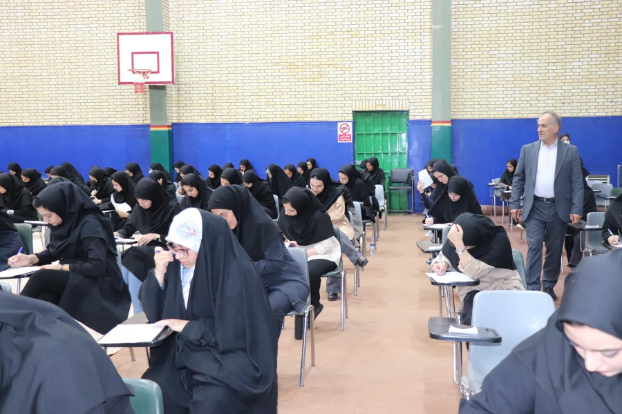 شروع آزمونهای پایان نیمسال دوم تحصیلی در پردیس فاطمه زهرا س دانشگاه فرهنگیان اصفهان  