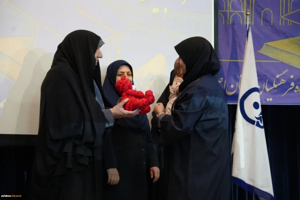 برگزاری جشن دانش آموختگی دانشجومعلمان دختر دانشگاه فرهنگیان استان اصفهان