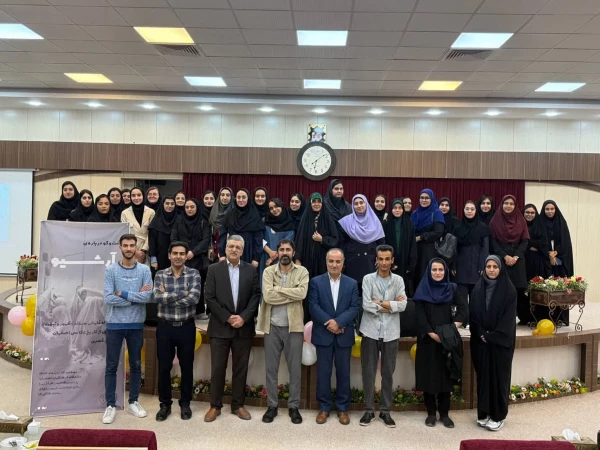 حضور سرپرست دانشگاه فرهنگیان در جمع هنرمندان در نشست گفتگو محور "درباره تاریخ عکاسی اصفهان"