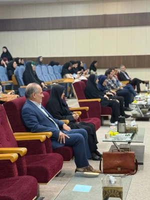 حضور سرپرست دانشگاه فرهنگیان در جمع هنرمندان در نشست گفتگو محور "درباره تاریخ عکاسی اصفهان"