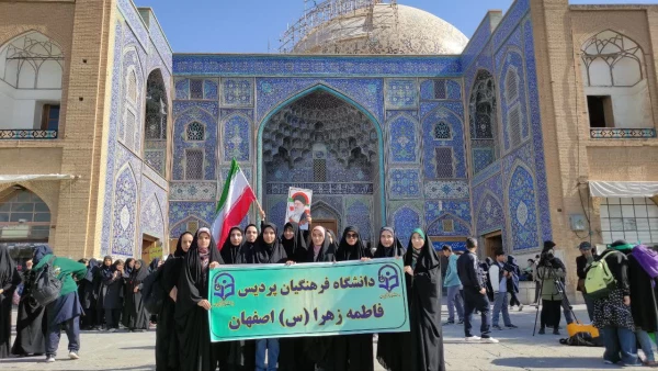 حضور اساتید، کارکنان و دانشجویان پردیس فاطمه الزهرا(س) در راهپیمایی 13 آبان