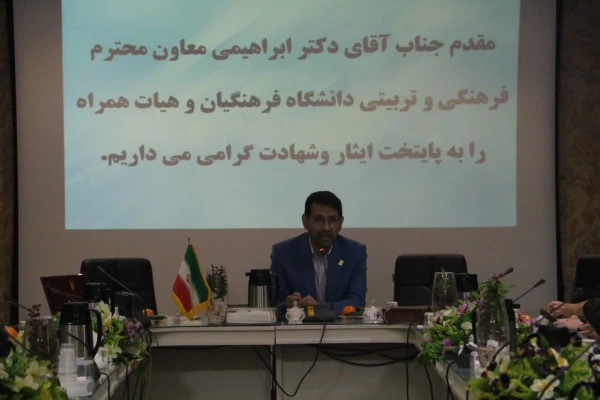 تشکیل جلسه فرهنگی تربیتی دانشگاه فرهنگیان در شهر گنبدهای فیروزه ای

به گزارش اداره روابط عمومیپردیس فاطمه زهرا س ، جلسه کمیته فرهنگی تربیتی  دانشگاه فرهنگیان استان اصفهان با حضور حمید رضا ابراهیمی، معاونت فرهنگی و تربیتی دانشگاه فرهنگیان، برقعی معاون فر