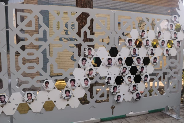  در آستانه برگزاری نخستین اجلاسیه شهدای دانشجومعلم استان اصفهان انجام شد؛

 برگزاری آیین رونمایی از یادمان شهدای دانشجومعلم استان #اصفهان در پردیس فاطمة الزهرا سلام الله علیها

این آیین با حضور حمیدرضا ابراهیمی، معاون فرهنگی و تربیتی دانشگاه فرهنگیان،