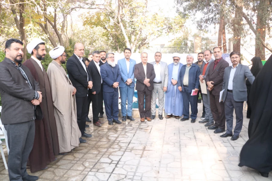  در آستانه برگزاری نخستین اجلاسیه شهدای دانشجومعلم استان اصفهان انجام شد؛

 برگزاری آیین رونمایی از یادمان شهدای دانشجومعلم استان #اصفهان در پردیس فاطمة الزهرا سلام الله علیها

این آیین با حضور حمیدرضا ابراهیمی، معاون فرهنگی و تربیتی دانشگاه فرهنگیان،