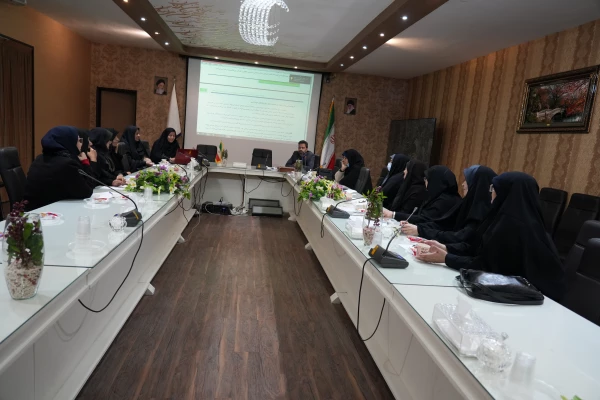   جلسه ی با کلیه سرپرستان خوابگاه و مشاورین پردیس فاطمه زهرا س اصفهان