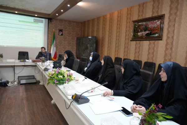   جلسه ی با کلیه سرپرستان خوابگاه و مشاورین پردیس فاطمه زهرا س اصفهان