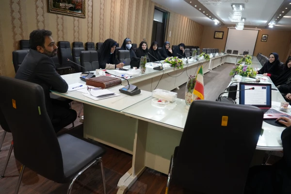   جلسه ی با کلیه سرپرستان خوابگاه و مشاورین پردیس فاطمه زهرا س اصفهان