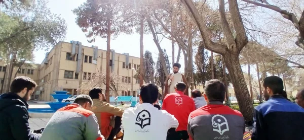 محفل نورانی انس با قرآن کریم هر روز  با حضور همکاران دانشکده علوم تربیتی  