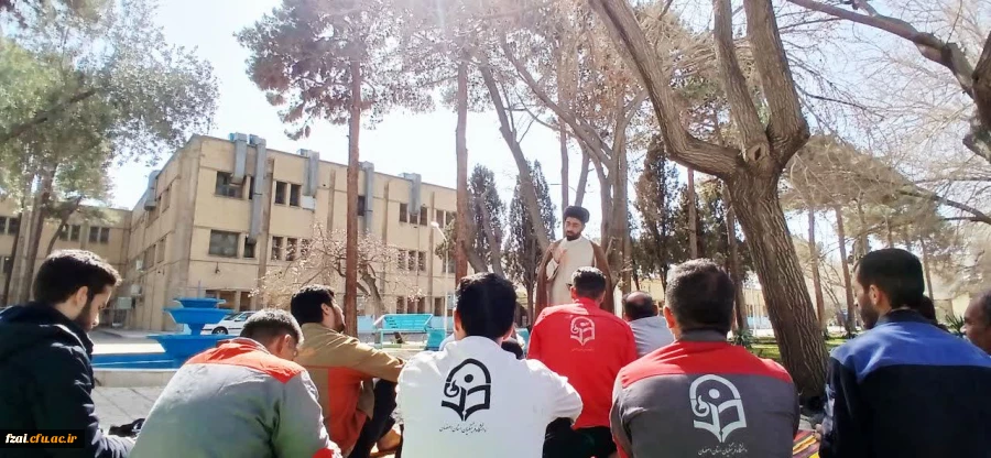 محفل نورانی انس با قرآن کریم هر روز  با حضور همکاران دانشکده علوم تربیتی  