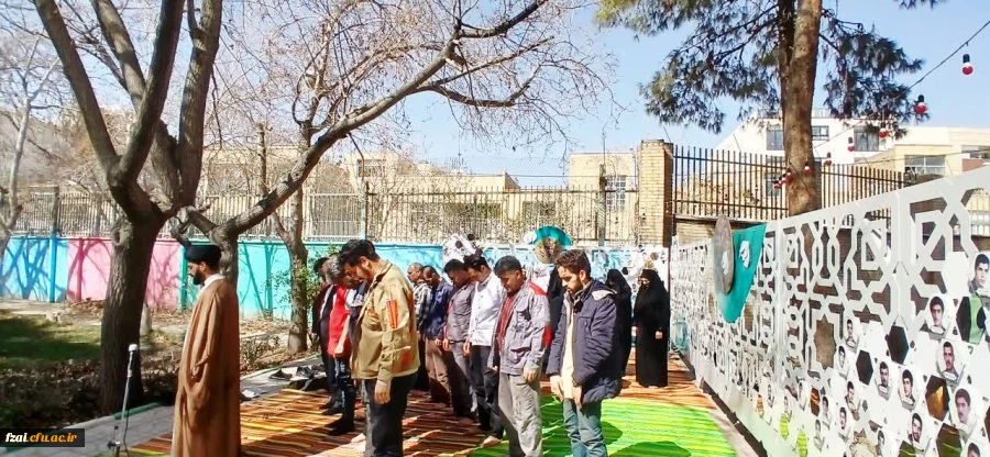 محفل نورانی انس با قرآن کریم هر روز  با حضور همکاران دانشکده علوم تربیتی  