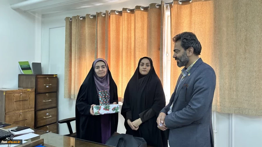 تجلیل از بانوان همکار به مناسبت فرخنده میلاد حضرت معصومه(س) دانشکدع علوم تربیتی حضرت فاطمه زهرا س اصفهان