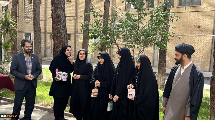 تجلیل از بانوان همکار به مناسبت فرخنده میلاد حضرت معصومه(س) دانشکدع علوم تربیتی حضرت فاطمه زهرا س اصفهان