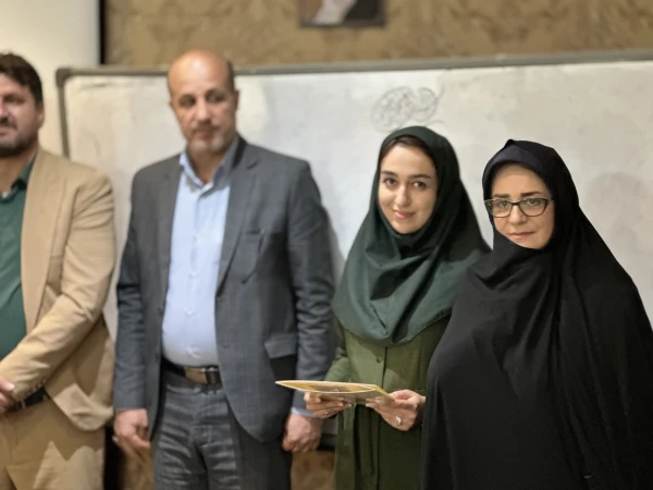 روابط عمومی،چشم بیدار جامعه است.هر روایتگر یک واقعه، به نوعی  "سفیرِ خبرِ صادق"است